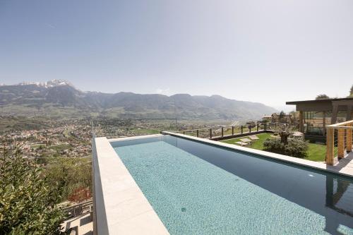 Hotel Residence Aqualis — 4-Star Luxury Hotel in Marlengo, Italy