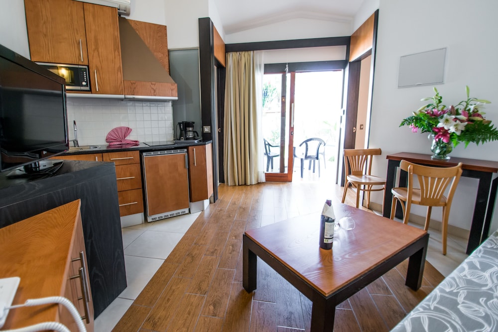 HL Miraflor Suites Hotel — Playa Del Ingles — photo 5
