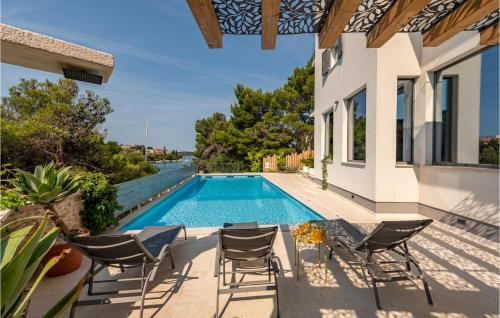 Seven Bedroom Holiday Home In Zaboric — 4-Star Luxury Hotel in Sibenik, Croatia
