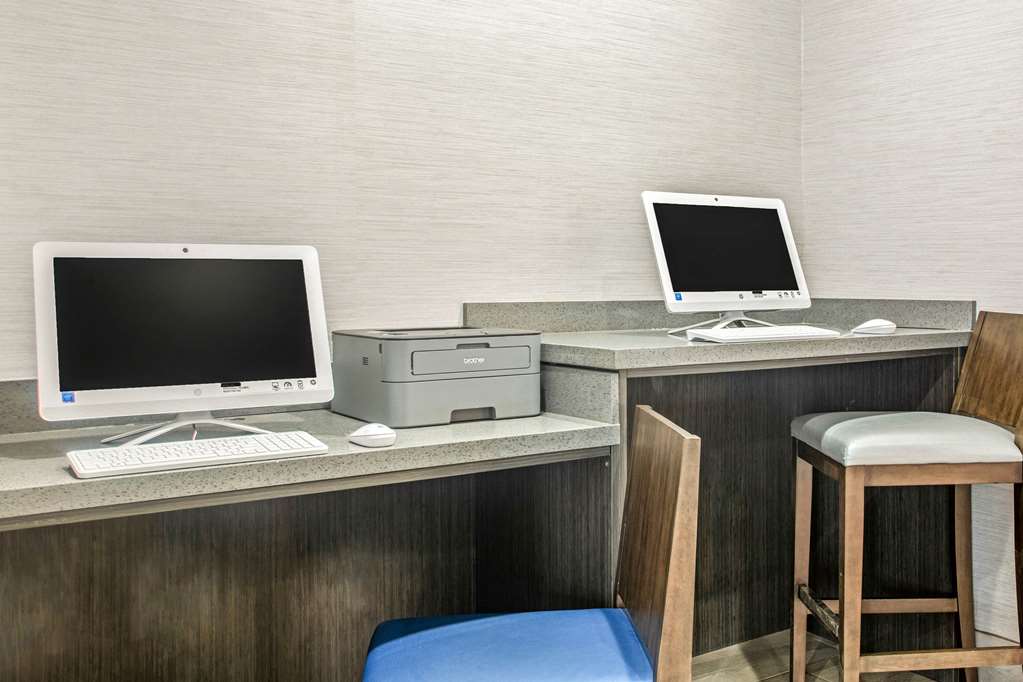 La Quinta Inn & Suites by Wyndham Ponca City - photo 28