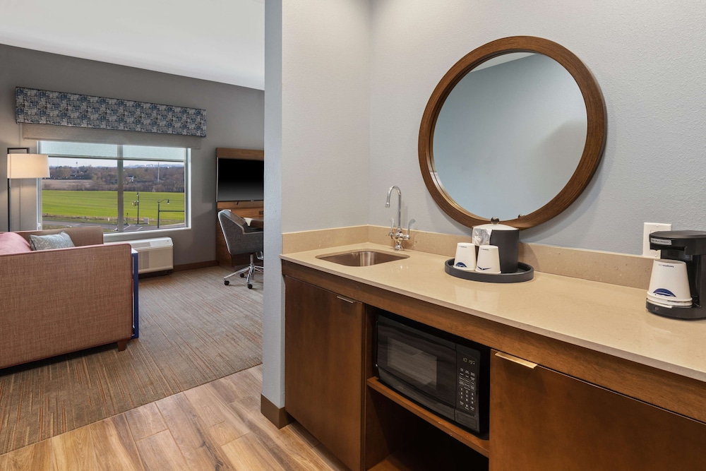 Hampton Inn Circleville - photo 21