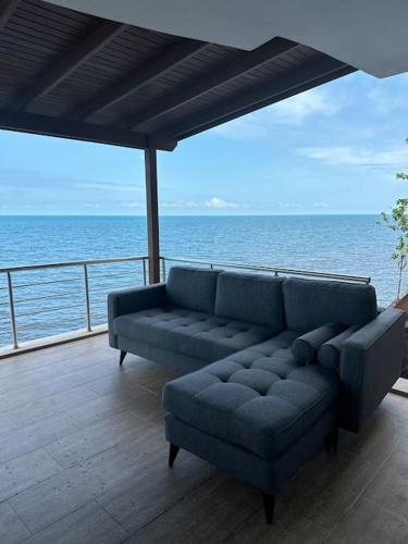 Trabzon 4 storey Villa House by the sea Denize sıfır 4 katlı müstakil Villa Ev — 4-Star Luxury Hotel in Trabzon, Turkey