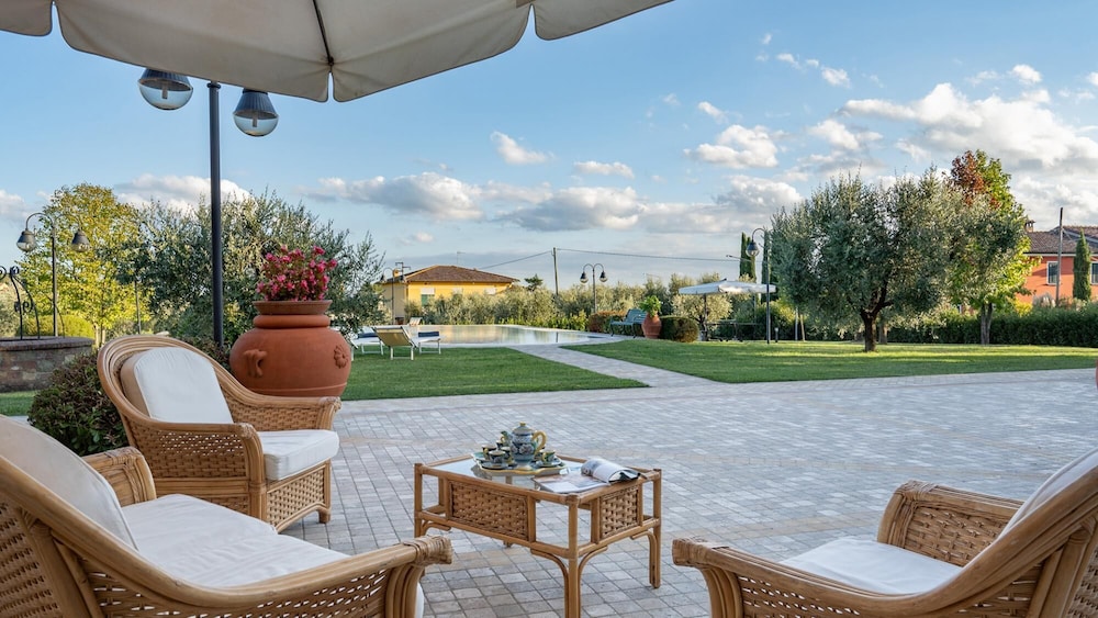 Villa Gabri 8&2 Emma Villas — 4-Star Luxury Hotel in Montecarlo, Italy