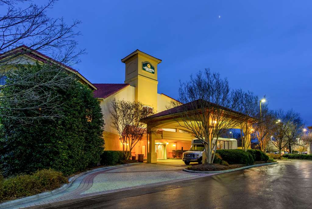 La Quinta Inn & Suites by Wyndham Raleigh Durham Intl AP - photo 4
