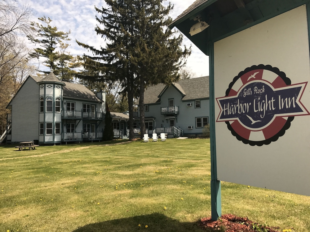 The Harbor Light Inn — Sturgeon Bay