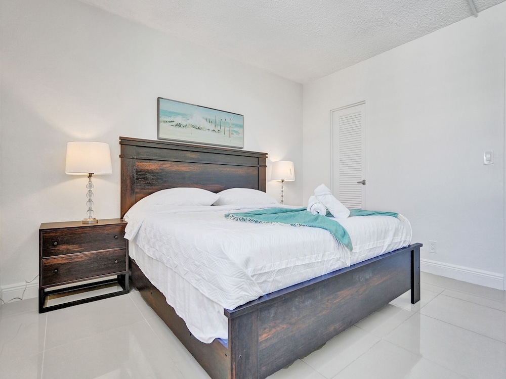 The Tides Hollywood 12B — 4-Star Luxury Hotel in Hollywood, United States