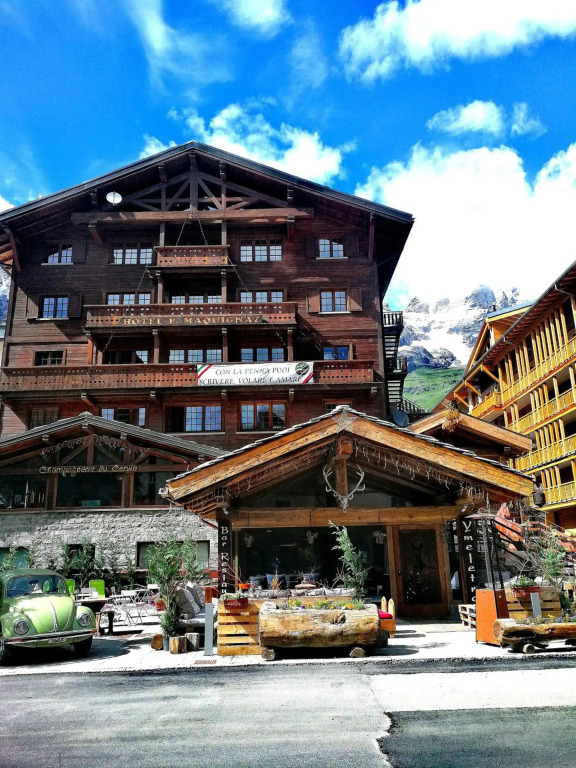 Hotel Punta Maquignaz in Valtournenche, Italy