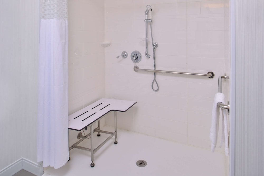 Hampton Inn & Suites Altoona Des Moines - photo 43