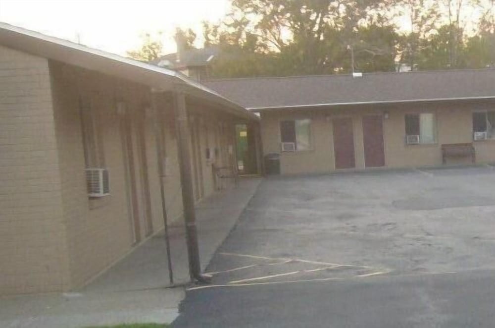 Stadium View Inn - photo 30
