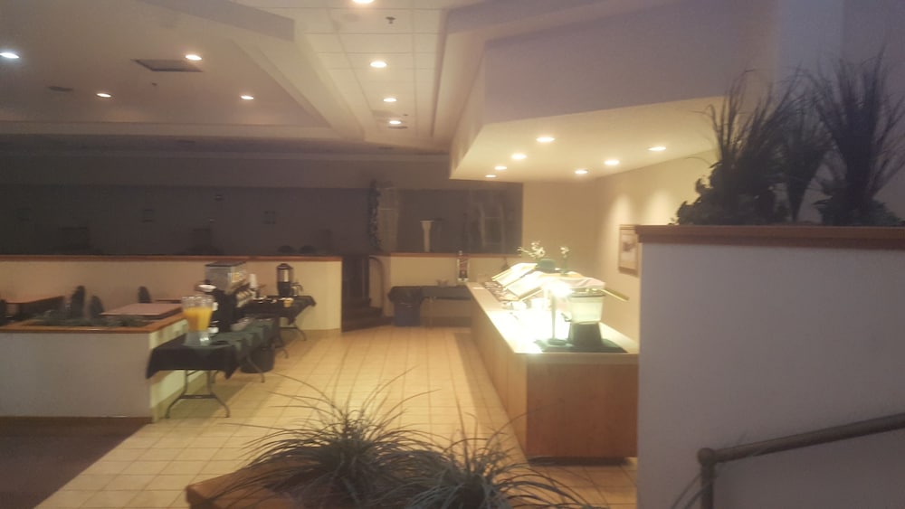 Salina Ambassador Hotel and Conference Center - photo 23
