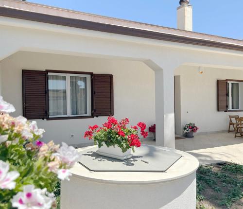 Villa Sole near the sandy beach parking & wifi — 4-Star Luxury Hotel in Avola, Italy