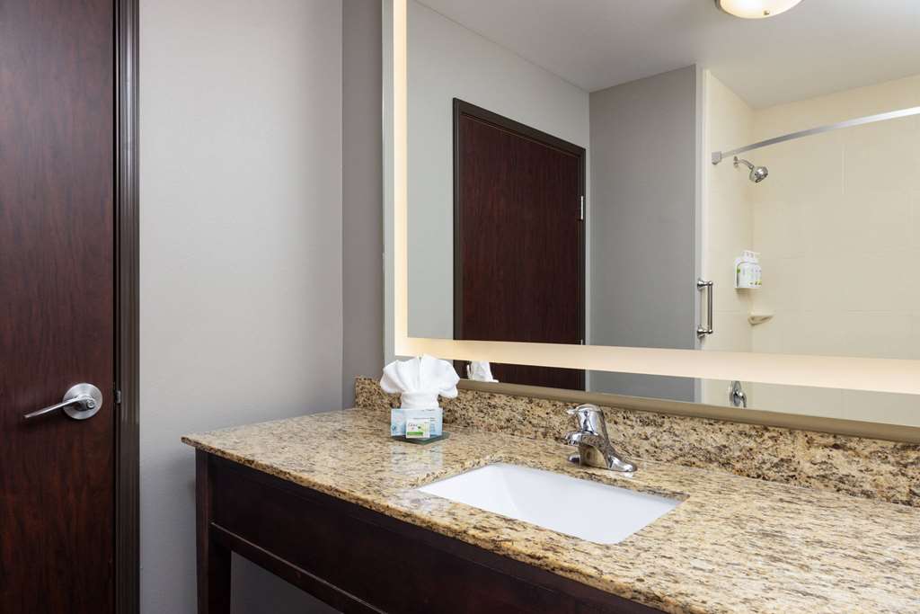 La Quinta Inn & Suites by Wyndham Sioux Falls - photo 39