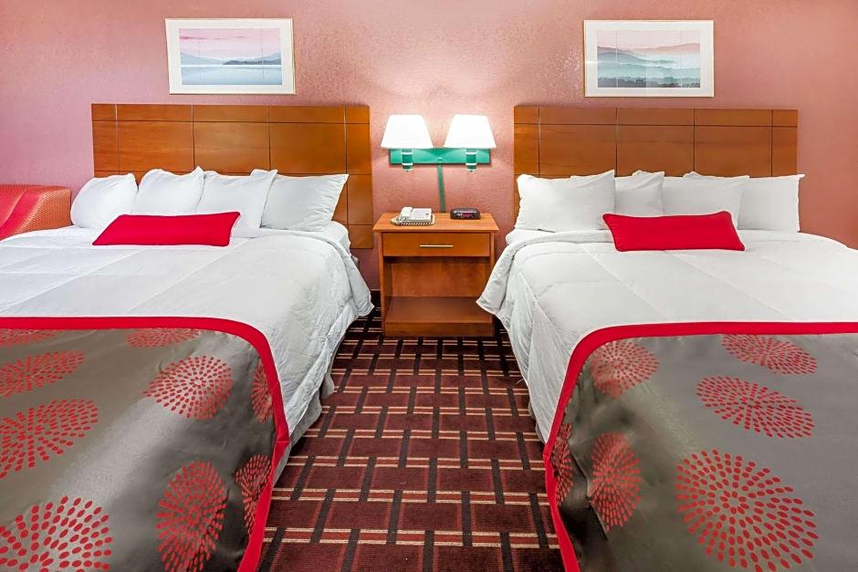 Ramada by Wyndham Medford Hotel and Conference Center - photo 6