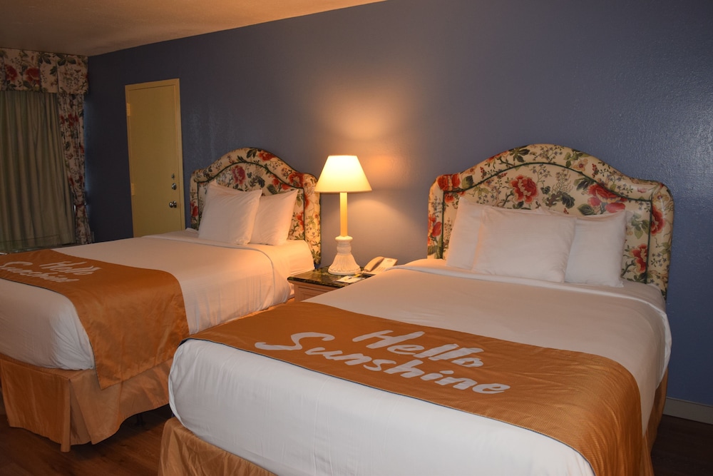 Days Inn by Wyndham Panama City Beach Beachfront Resort - photo 13