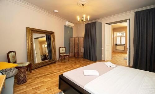 Charming 1BR Apartment with Balcony By Wehost