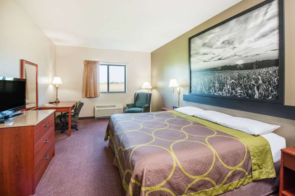 Super 8 by Wyndham Iola KS - photo 7