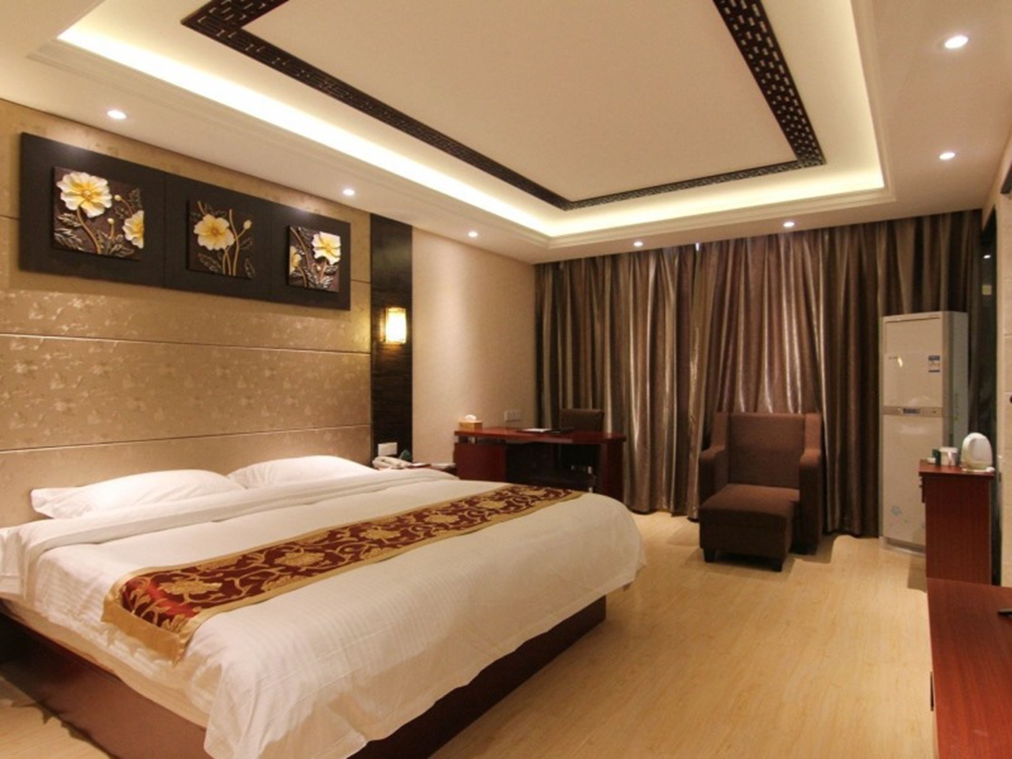 GreenTree Inn JiangSu ZHenjiang Jurong Yalong Hotel — hotel in Zhenjiang