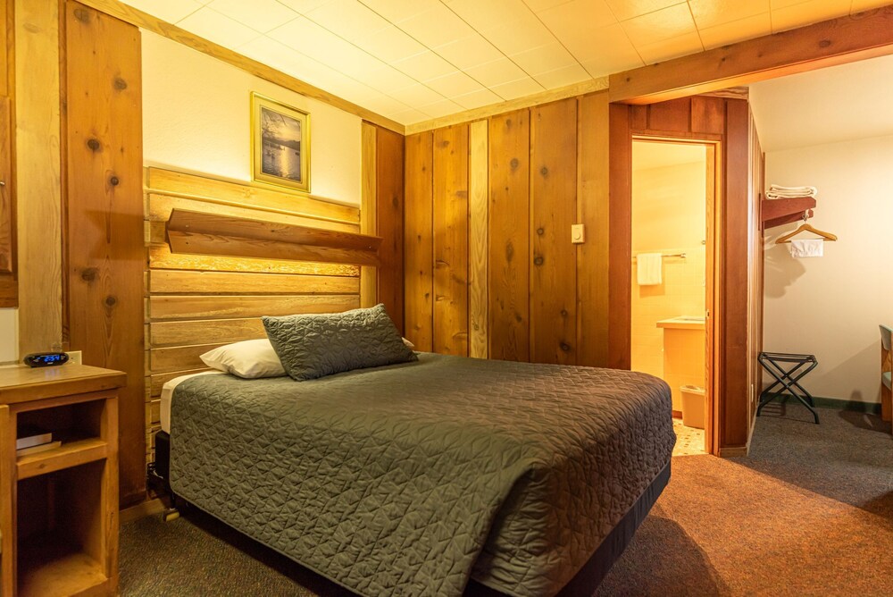 Sunset Oceanfront Lodging - photo 31