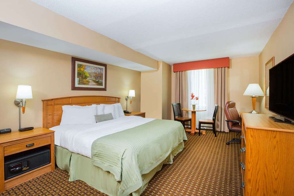 Ramada by Wyndham Des Moines Tropics Resort & Conference Ctr - photo 16