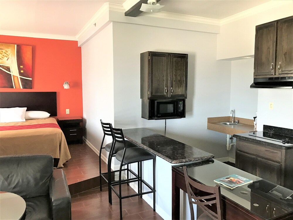Blue Bay Inn & Suites - photo 30