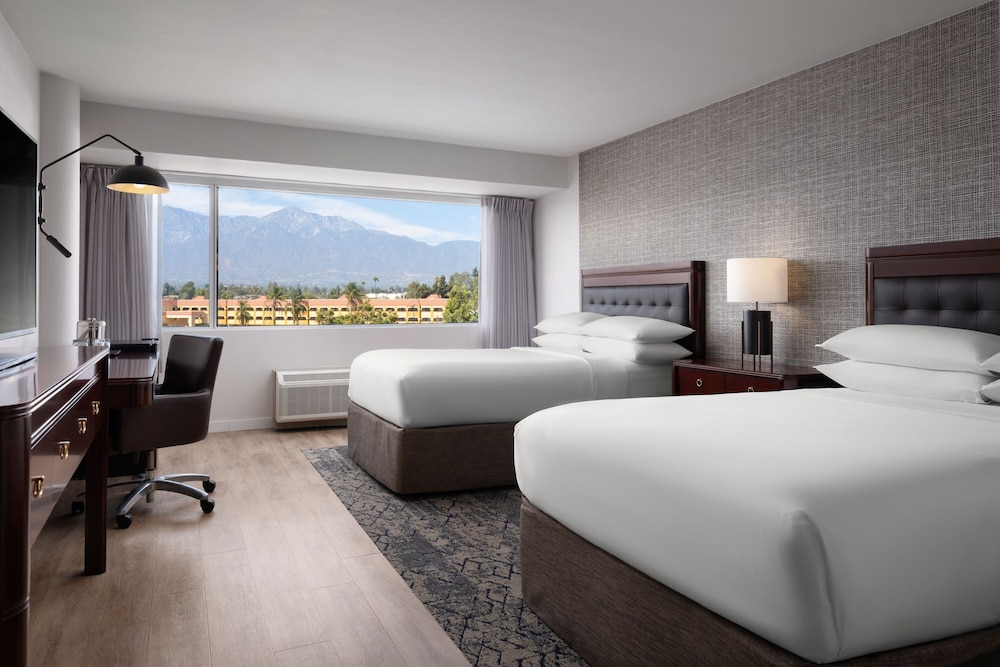 Sheraton Ontario Airport Hotel - photo 2