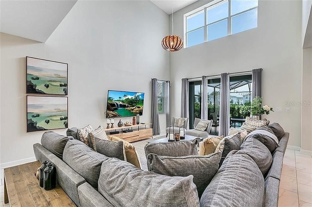 5 Bed Storey Lake Home Lazy River Resort 5 Bedroom Villa by Redawning in Kissimmee, United States