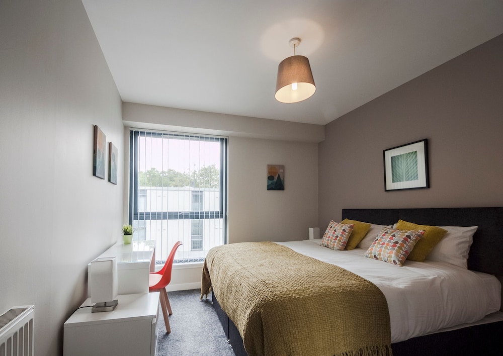 Byevo Glasgow Airport Apartment 6 — 4-Star Luxury Hotel in Paisley, United Kingdom