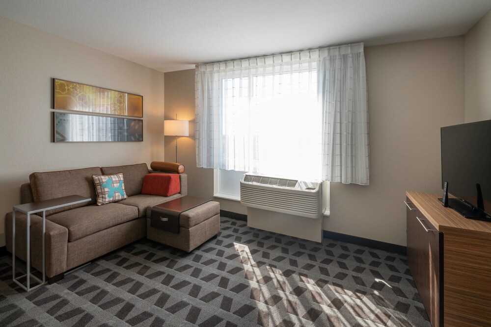 TownePlace Suites by Marriott Milwaukee Oak Creek - photo 11