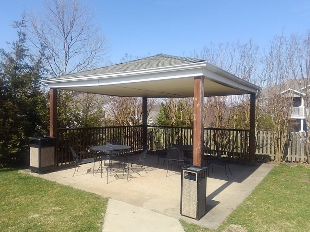 InTown Suites Extended Stay Clarksville - photo 26