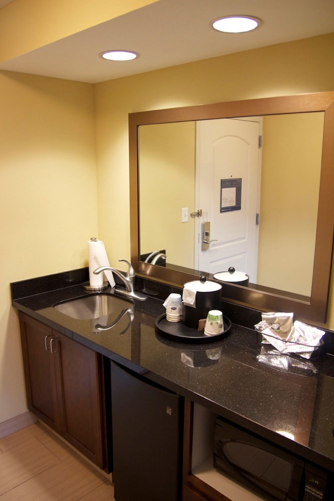 Hampton Inn & Suites Watertown - photo 46