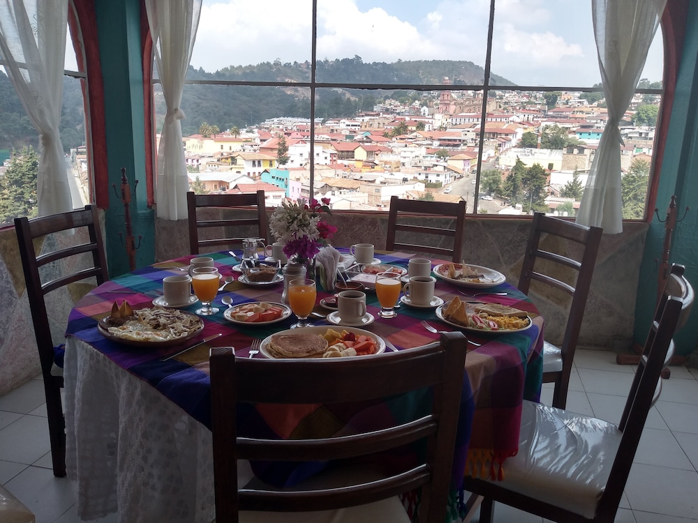 Hotel And Restaurant Los Arcos — Tlalpujahua De Rayon