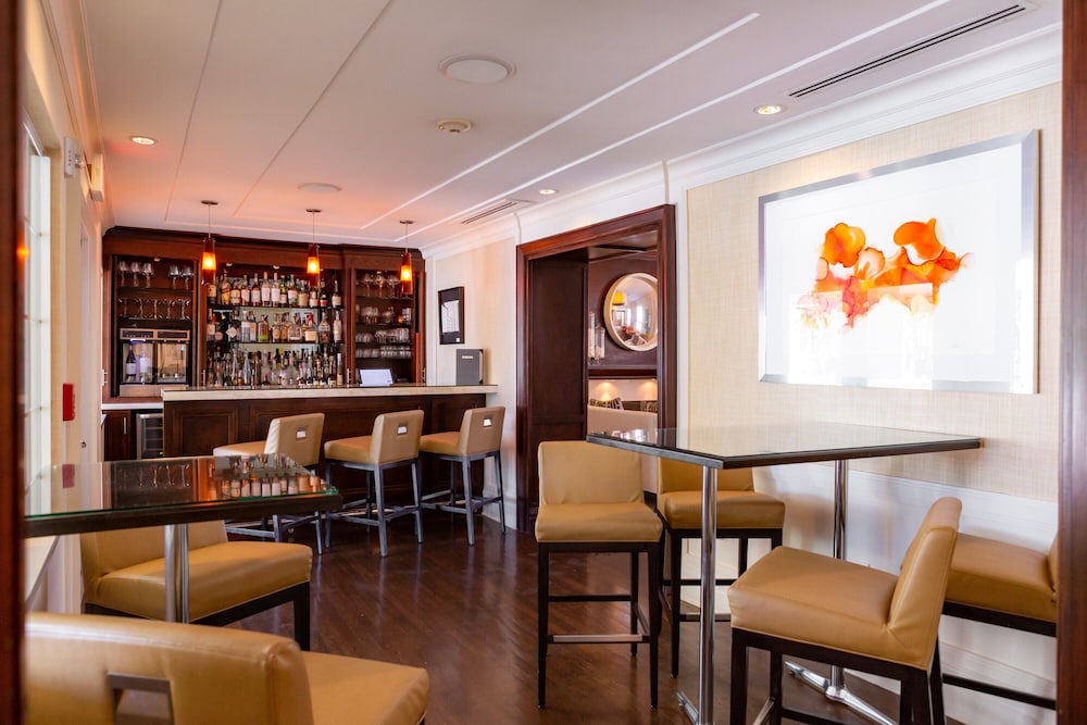 The Pillars Hotel & Club - photo 33