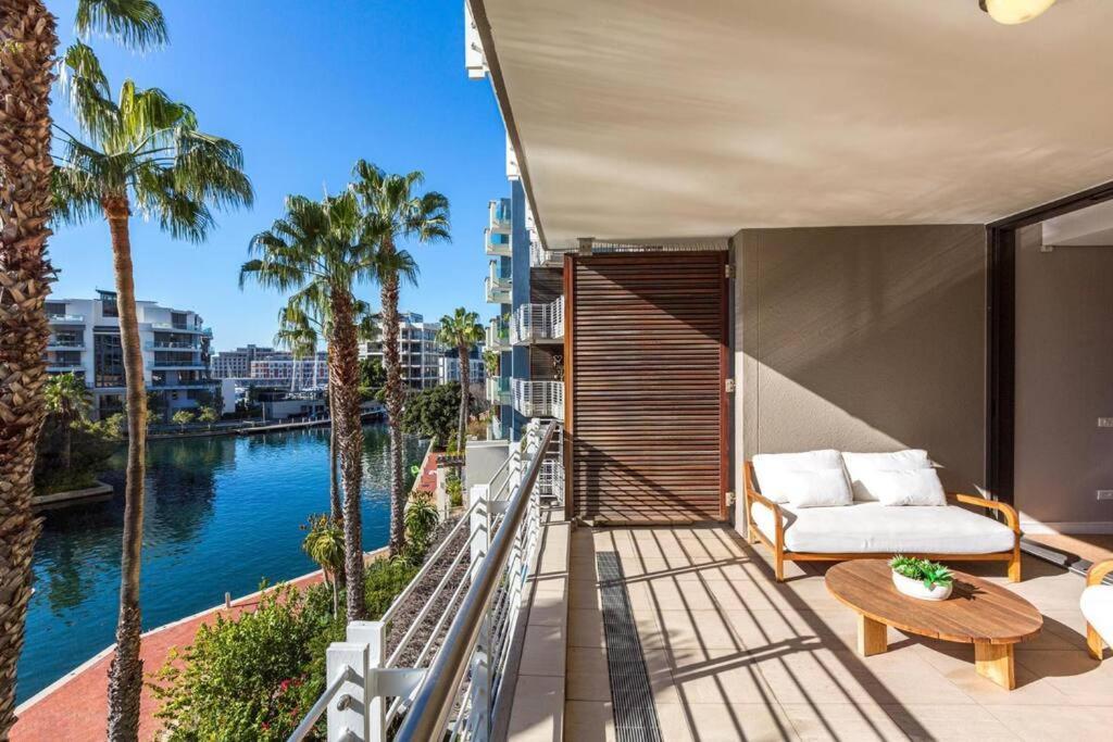 Luxury Waterfront Marina Apartment