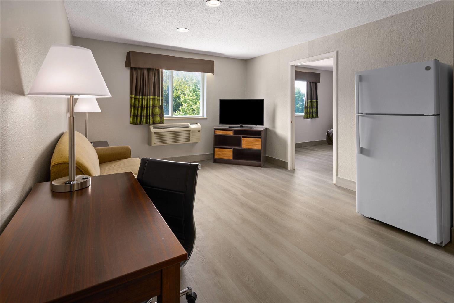 Super 8 by Wyndham Latham Albany Airport - photo 22
