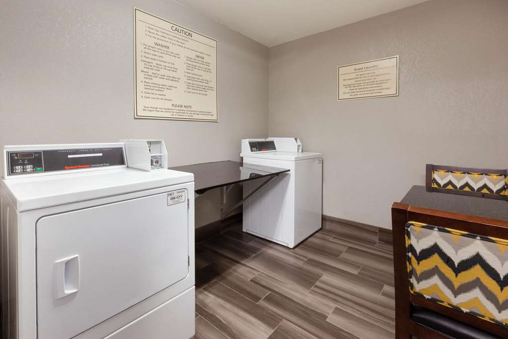 La Quinta Inn & Suites by Wyndham Detroit Utica - photo 29