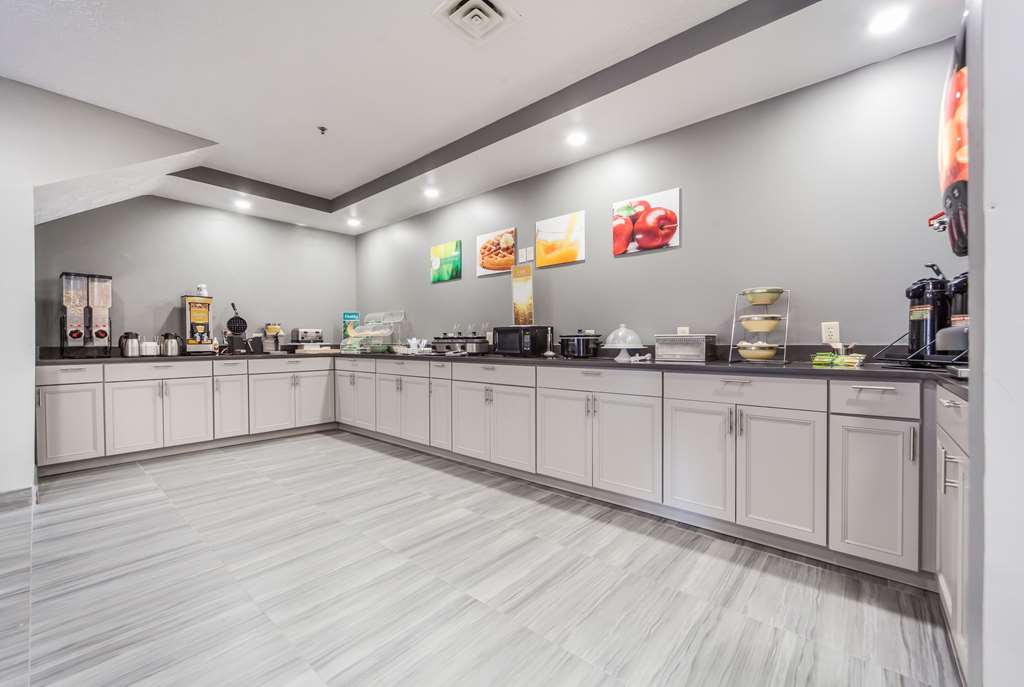 Quality Inn & Suites Omaha Chalco - photo 26