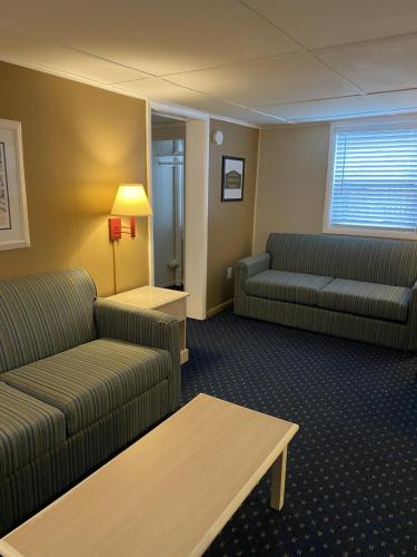 The Admiral Hotel Motel - photo 208