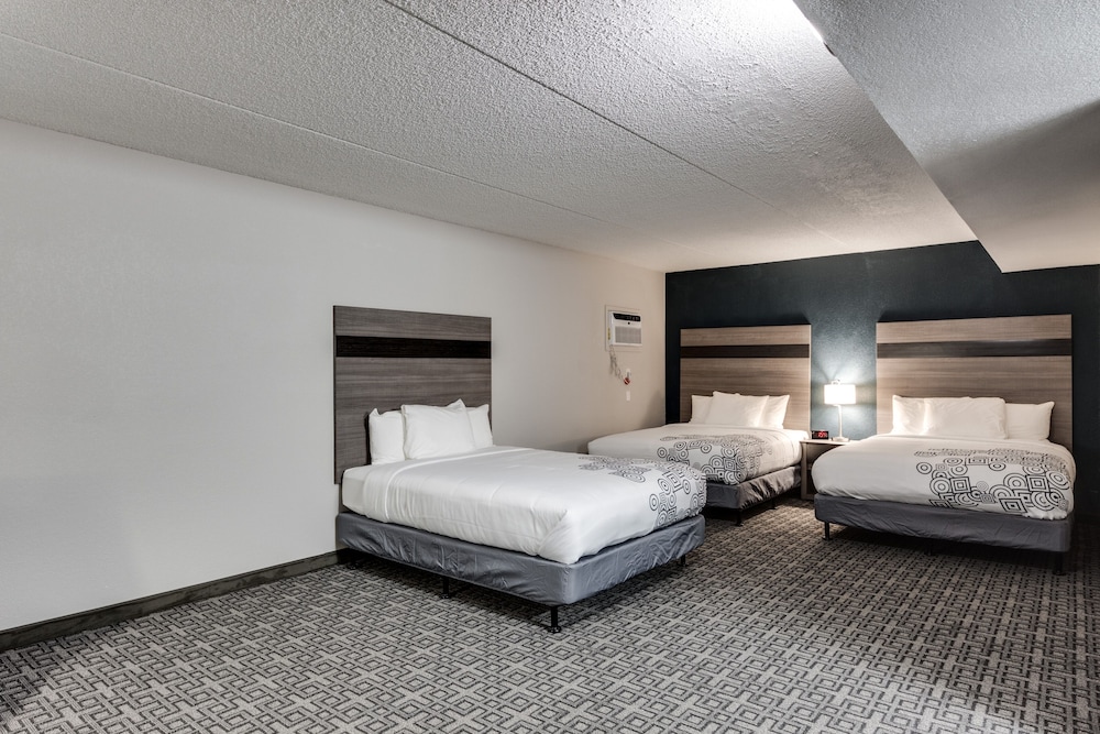 Days Inn & Suites by Wyndham Spokane - photo 9