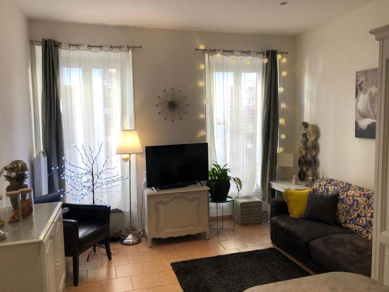 Appartement Cosy — 4-Star Luxury Hotel in Saint-Raphael, France
