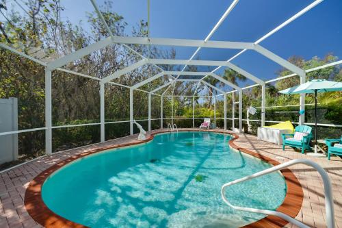 Laid Back Luxury Home with Pool Near Bowmans Beach — 4-Star Luxury Hotel in Sanibel, United States