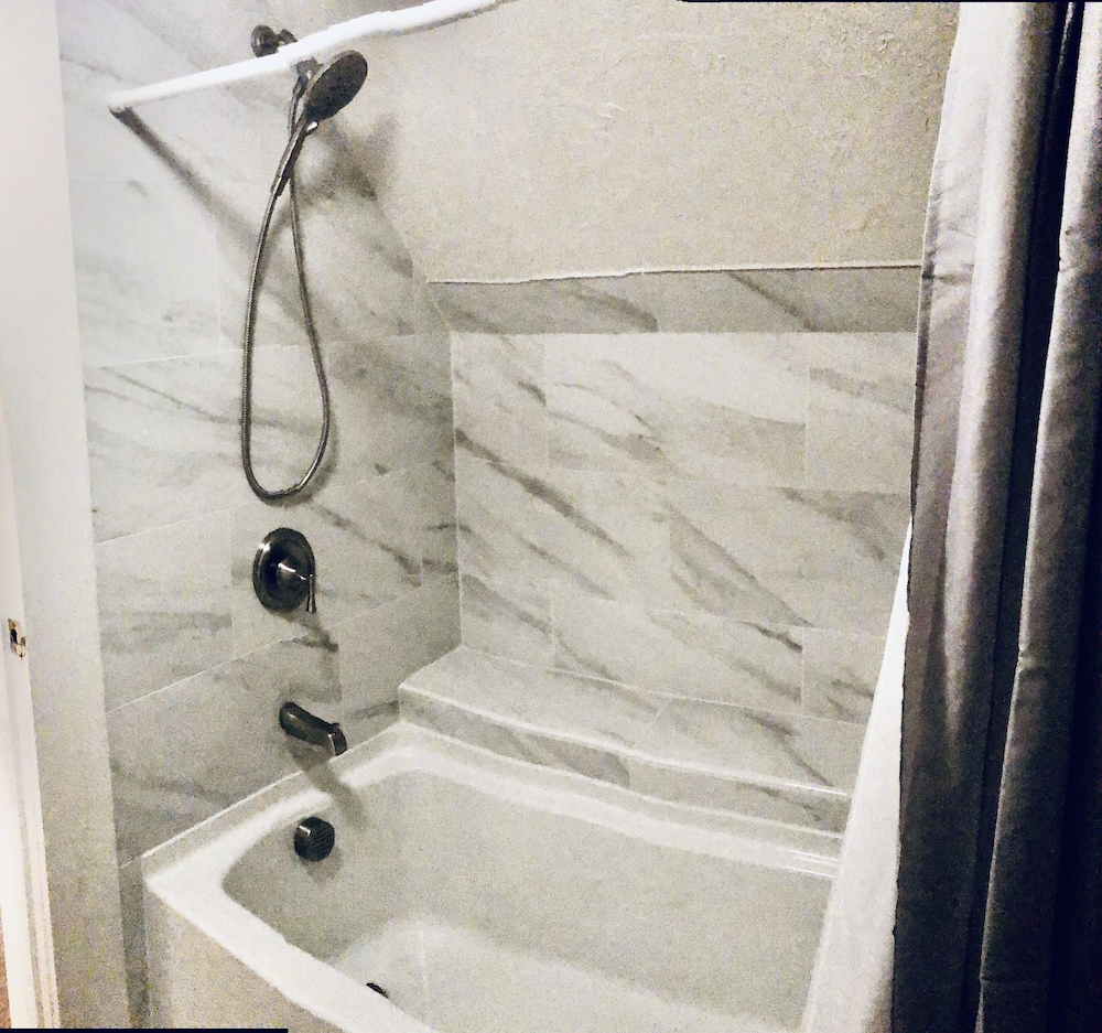 Weaverville Whitmore Inn - photo 21