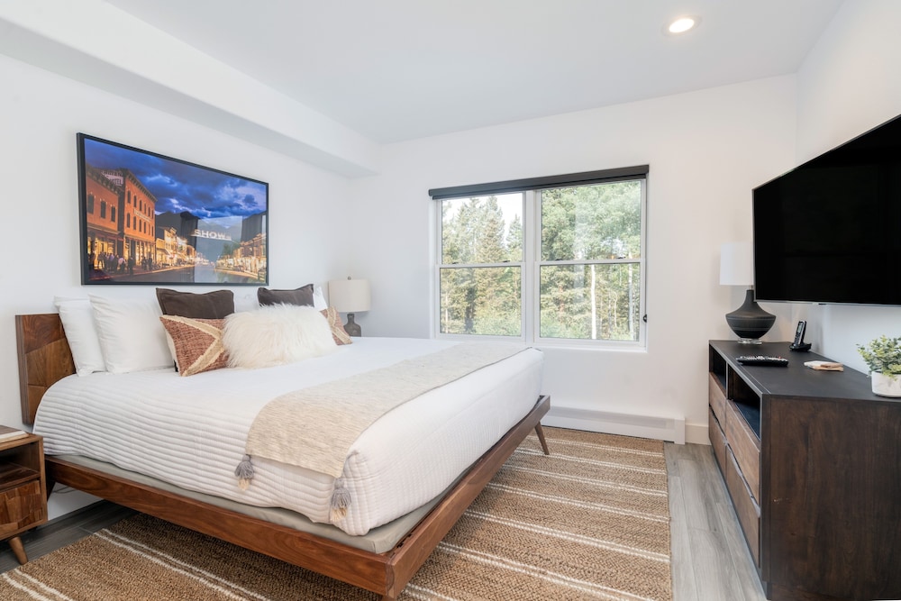 Bear Creek Lodge 207b Hotel Room By Alpine Lodging Telluride — Telluride