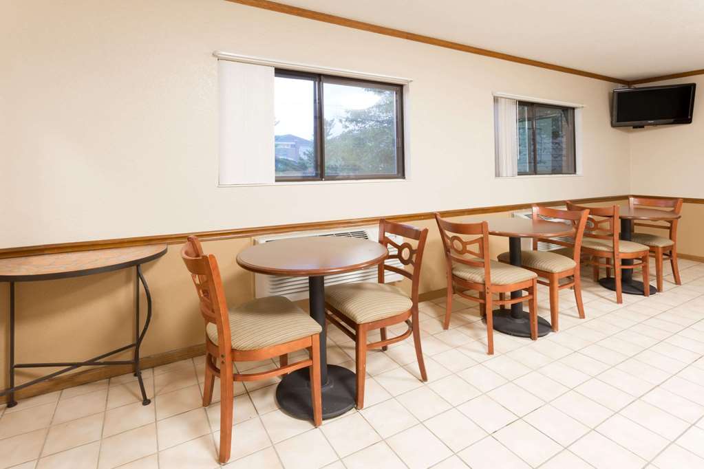 Super 8 by Wyndham Dixon - photo 3