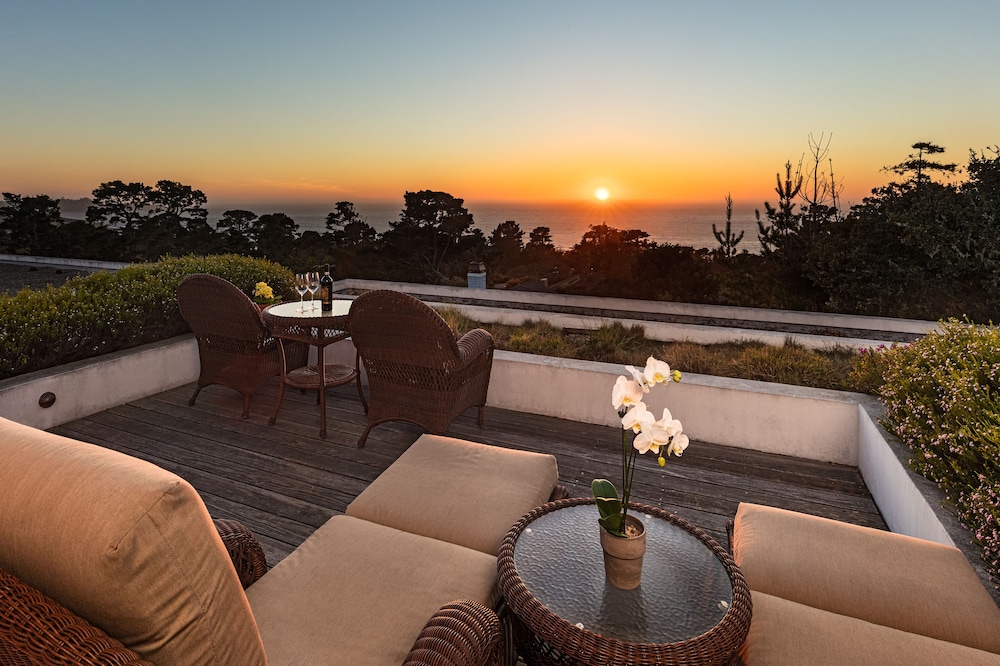 Tally Ho Inn - carbon neutral hotel in Carmel