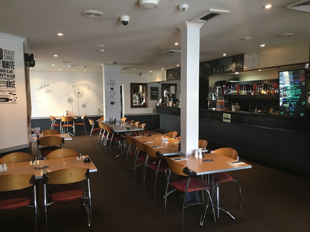 Taylors Hotel — Mackay