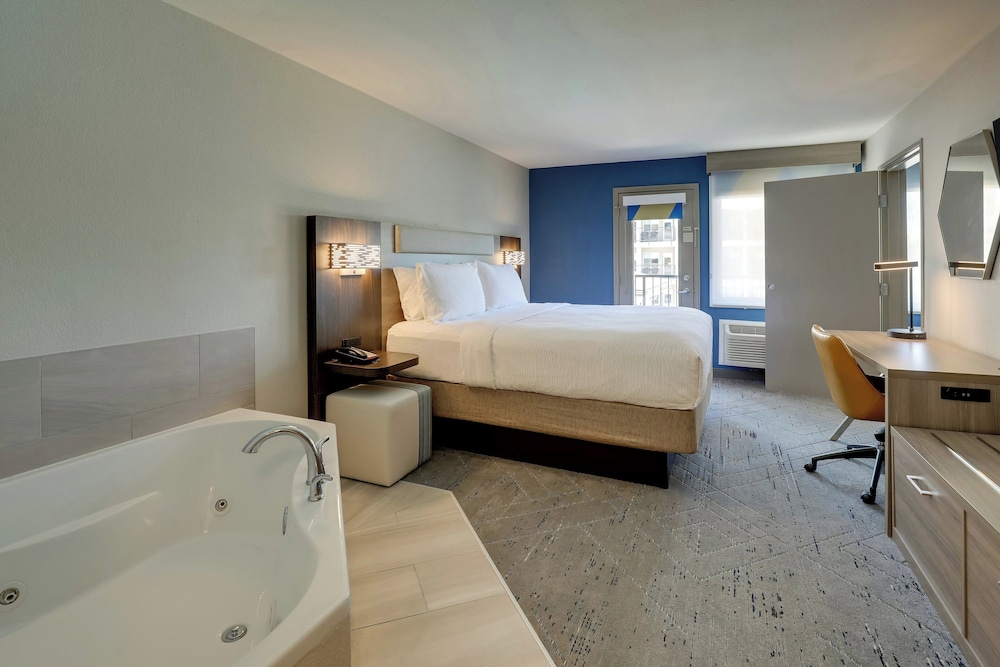 Holiday Inn Express Hotel & Suites Branson 76 Central by IHG - photo 24