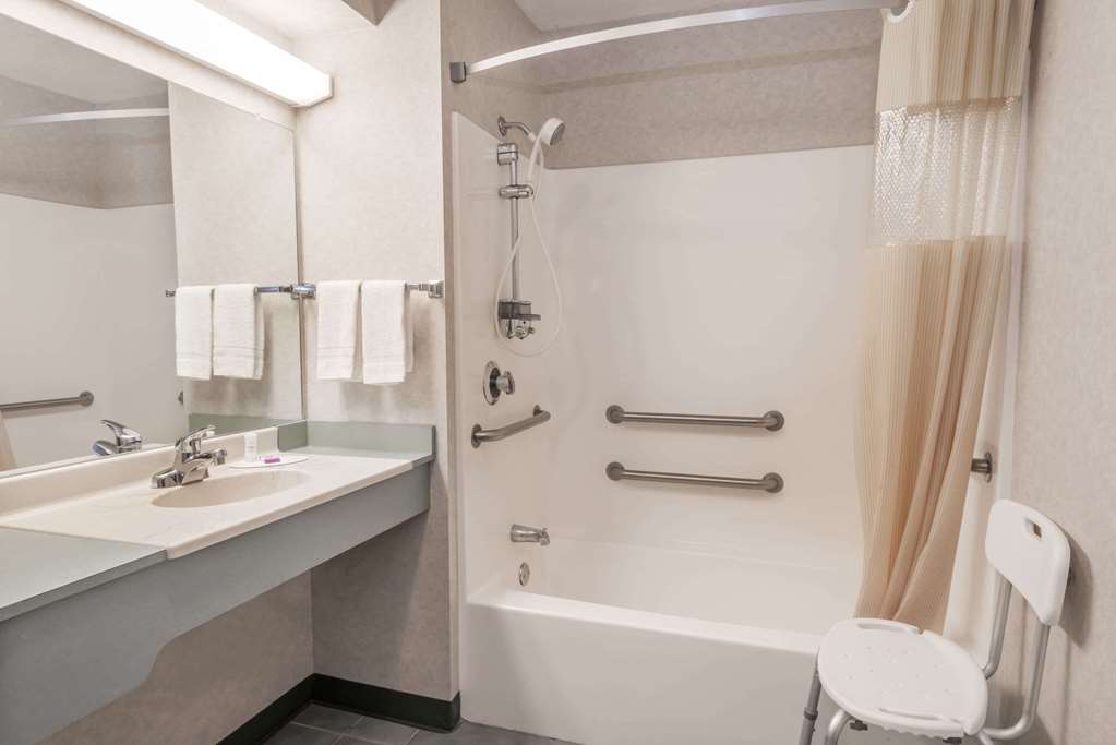 Knights Inn Ottawa - photo 8