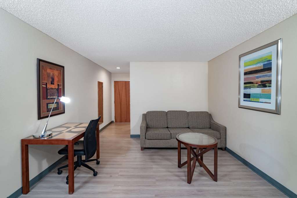 Red Roof Inn & Suites Hinesville - photo 40