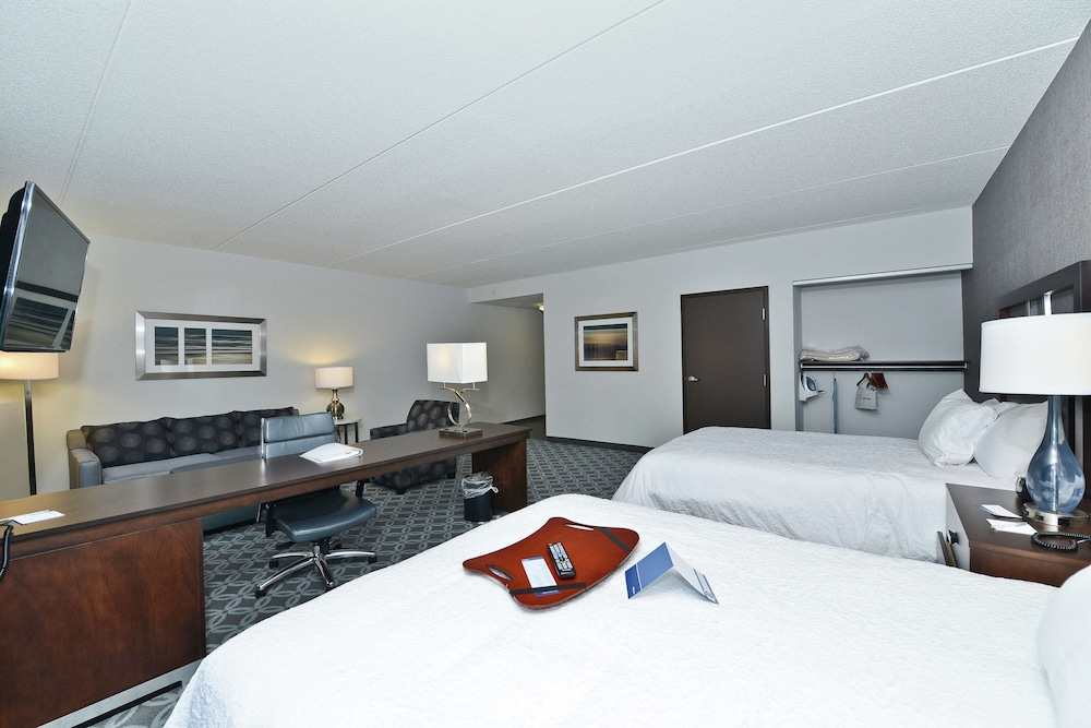 Hampton Inn & Suites Greensboro Coliseum Area - photo 13