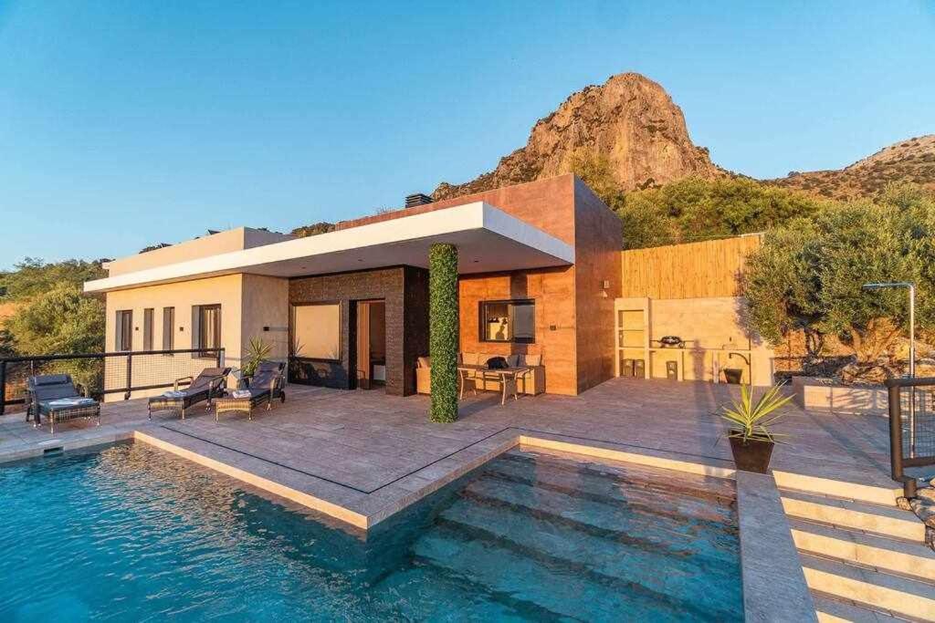 Villa Fahrenheit — 4-Star Luxury Hotel in El Gastor, Spain